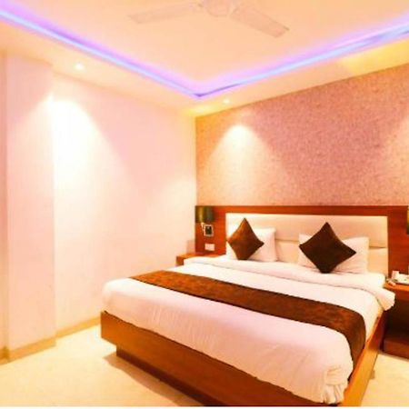 Hotel Royal Sky Luxury Near Delhi Airport Új-Delhi Kültér fotó
