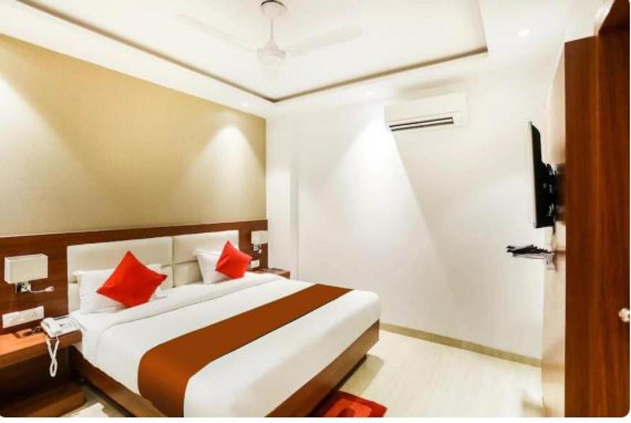 Hotel Royal Sky Luxury Near Delhi Airport Új-Delhi Kültér fotó