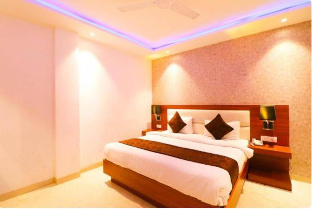 Hotel Royal Sky Luxury Near Delhi Airport Új-Delhi Kültér fotó