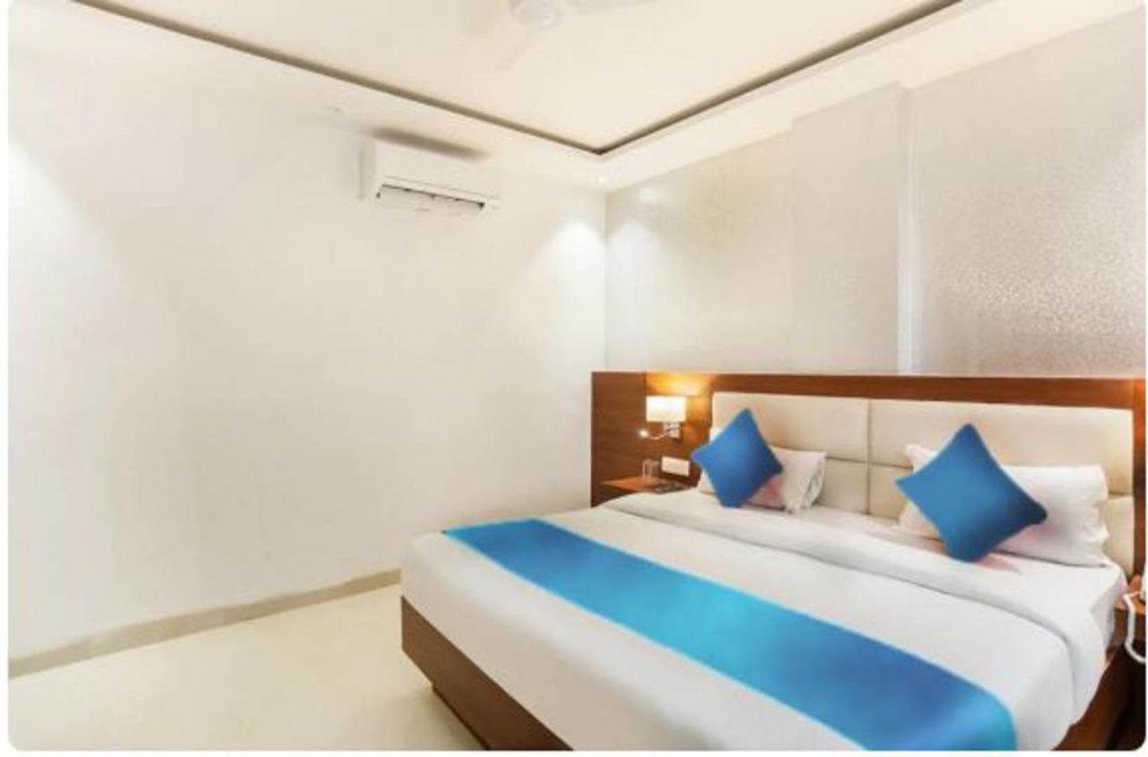 Hotel Royal Sky Luxury Near Delhi Airport Új-Delhi Kültér fotó