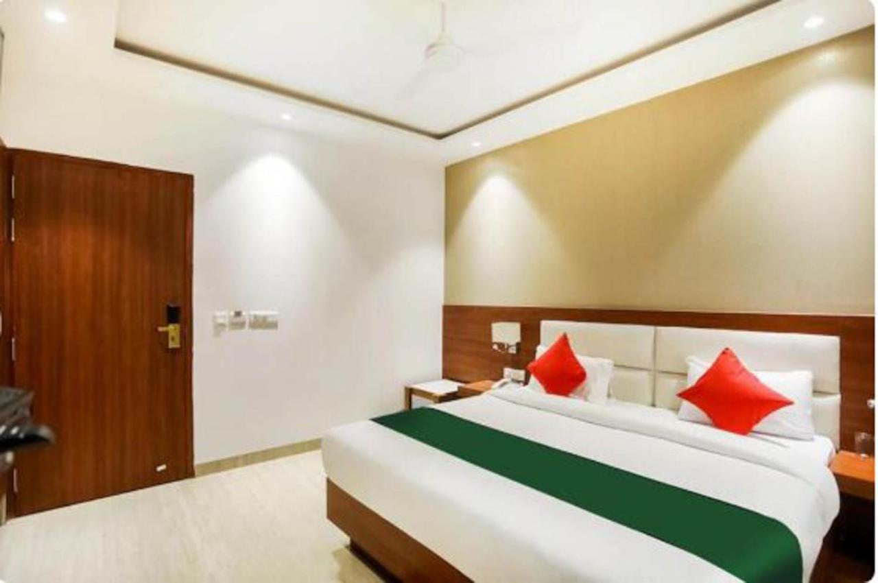 Hotel Royal Sky Luxury Near Delhi Airport Új-Delhi Kültér fotó