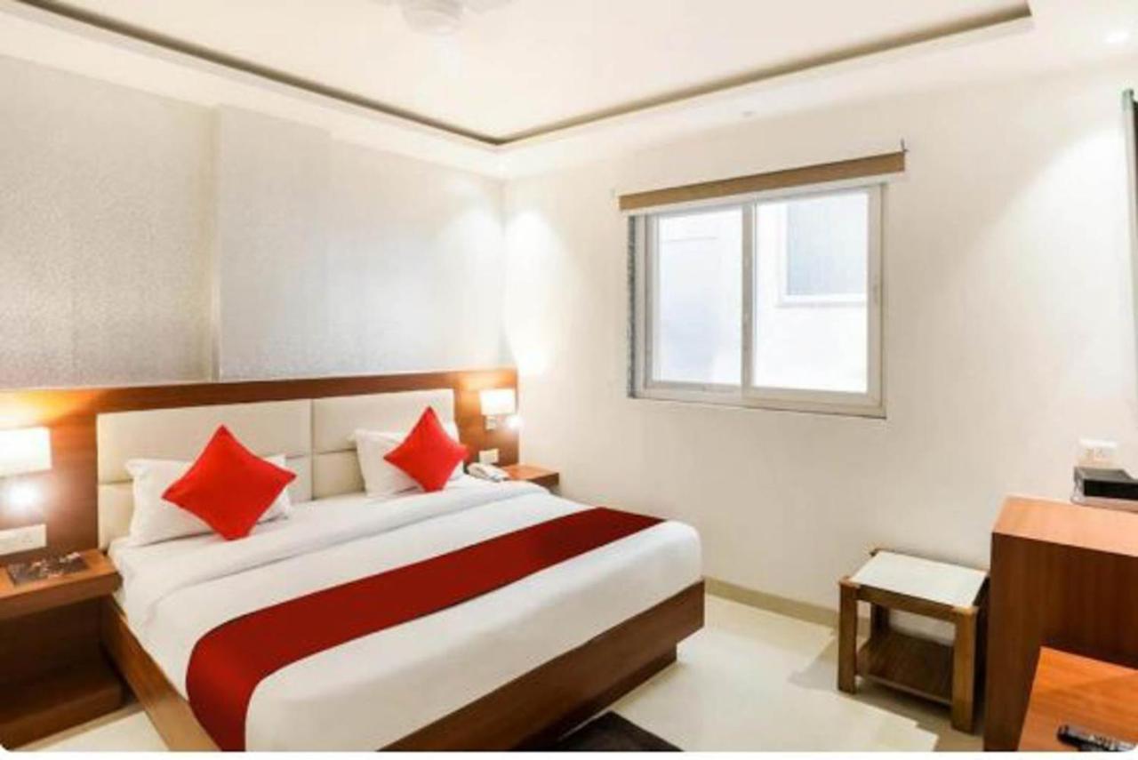 Hotel Royal Sky Luxury Near Delhi Airport Új-Delhi Kültér fotó