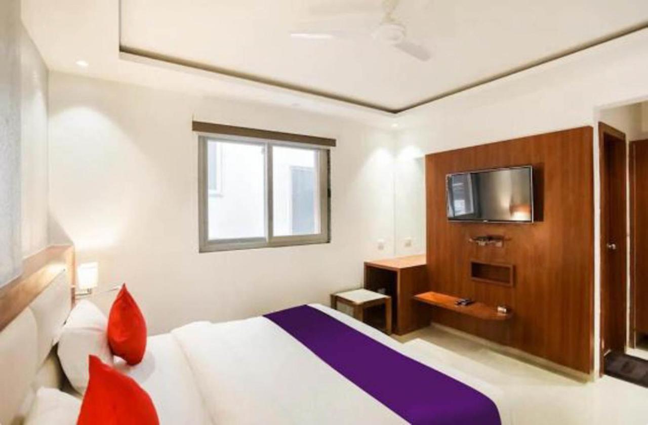 Hotel Royal Sky Luxury Near Delhi Airport Új-Delhi Kültér fotó