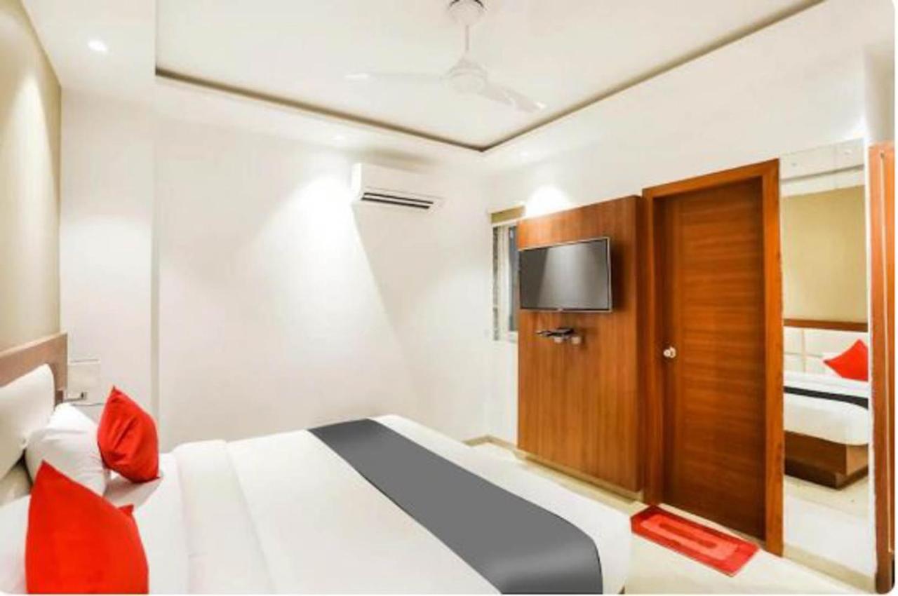 Hotel Royal Sky Luxury Near Delhi Airport Új-Delhi Kültér fotó