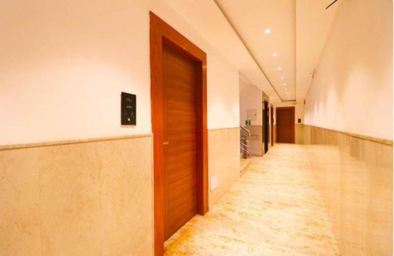 Hotel Royal Sky Luxury Near Delhi Airport Új-Delhi Kültér fotó